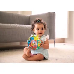 Baby Palla suona e canta